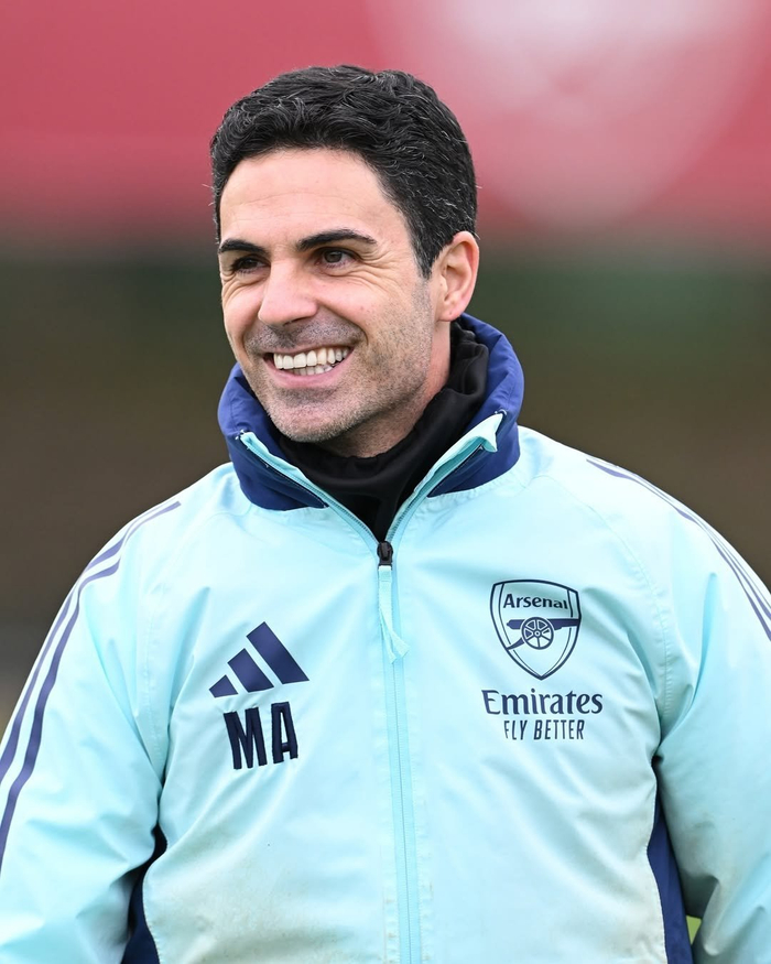 英超曼联和铁锤帮踢平，胖虎大力轰门式传球助攻达洛特种瓜得豆！（英超：曼联与铁锤帮握手言和，胖虎炮弹式传球助达洛特破门）