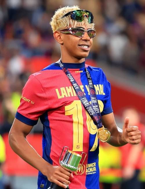 卡卢卢：我在场上始终为球队付出，我们在防守端仍有提升空间（卡卢卢：始终为球队拼尽全力，防守端仍有进步空间）