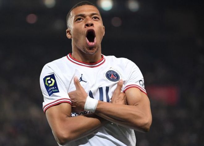 比肩阿德和埃托奥，劳塔罗本赛季出战的三场欧冠比赛均有进球（劳塔罗本季欧冠三战皆破门，追平阿德与埃托奥）