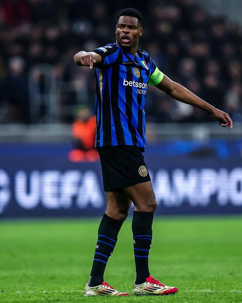 国脚关键进球助球队晋级