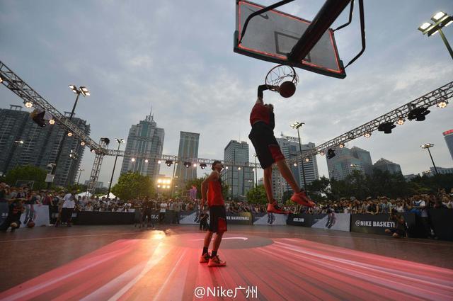 哈登助攻如潮又成球队节奏发动机（哈登妙传频出化身球队节奏引擎）