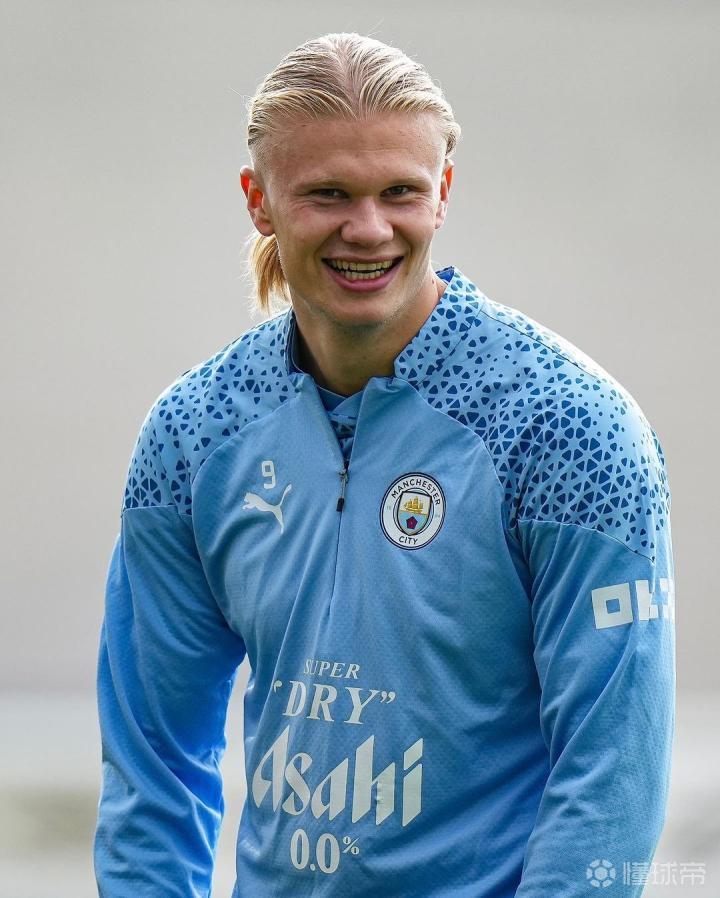 手感火热！拉文三节三分10中8爆砍37分5篮板（拉文火力全开：三节三分10投8中，砍下37分5篮板）