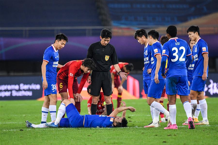 太可惜！28岁昔日“三杰”跟腱断裂，若不是伤情困扰他能比肩德容（遗憾！28岁昔日“三杰”遭遇跟腱断裂，若非伤病困扰本可媲美德容）