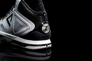 FC26美丽足球：维蒂尼亚、德容领衔，金外脚背夸雷斯马在列（FC26美丽足球盘点：维蒂尼亚、德容领衔，外脚背大师夸雷斯马入选）