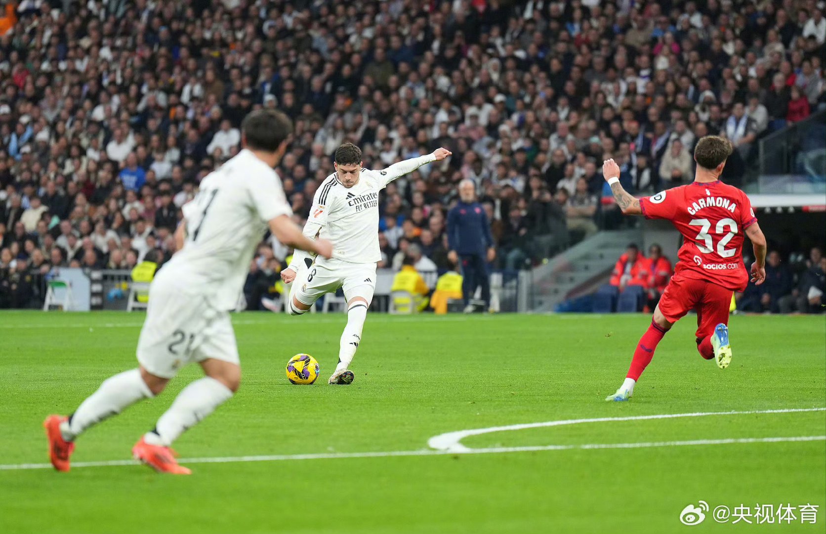 C罗主动把点球机会让给马内，一个举动彻底粉碎自私的质疑（C罗将点球权让给马内，用实际行动击碎自私质疑）