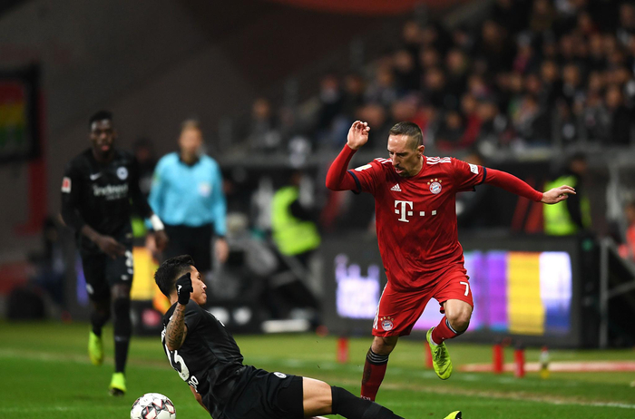 什琴斯尼缺阵，特尔施特根回归！巴萨对阵奥萨苏纳前的门将危机与希望（特尔施特根复出、什琴斯尼缺席：巴萨战奥萨苏纳前的门将危机与曙光）