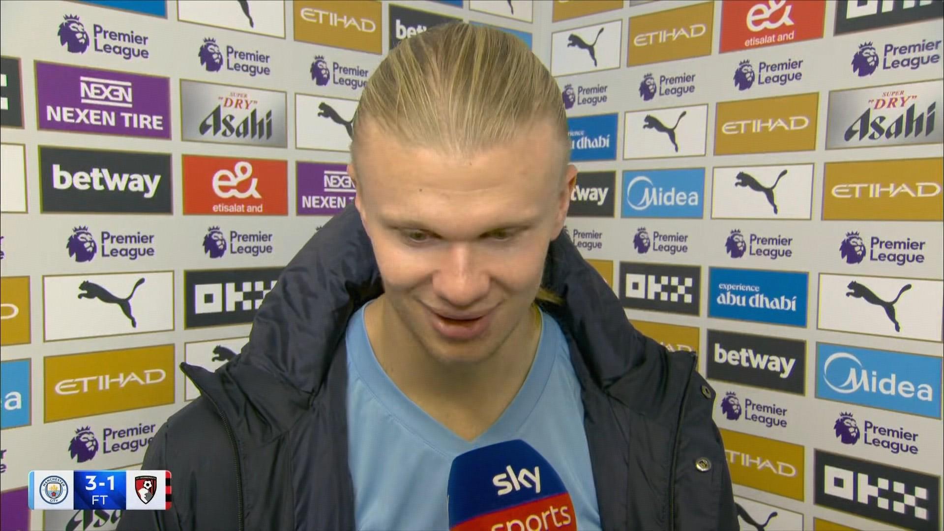 上海海港夺冠背后是穆斯卡特的战略放弃与坚守，成功卫冕中超冠军。（穆斯卡特的策略取舍与坚守，铸就上海海港中超卫冕）