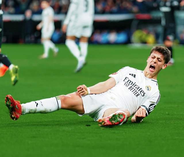 世体：巴萨已提前告知西足协，亚马尔在报到前将接受检查（世体：巴萨已预先通知西班牙足协，亚马尔将在报到前接受检查）