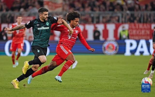 拉波尔塔参加前巴萨球员协会圣诞晚宴，部分退役球员出席（拉波尔塔现身巴萨前球员协会圣诞晚宴，多位退役球员到场）