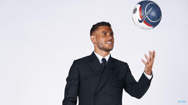 梅西将领取美职联MVP奖杯，梅西杯U16国际赛同步揭幕（梅西捧起美职联MVP，梅西杯U16国际赛同日启幕）