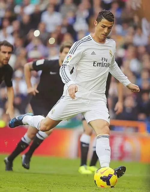 2025上海明日之星冠军杯足球赛圆满落幕，颁奖仪式进行