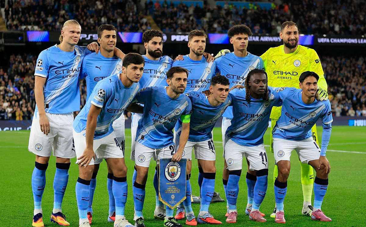 图片报：西蒙斯因抱怨颈痛缺席昨日合练，很可能缺战今日比赛（图片报：西蒙斯昨因颈痛未参加合练，今日比赛恐将无缘）