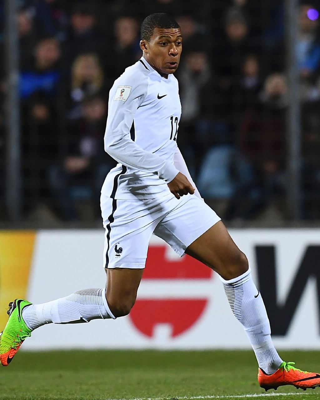 波兰主帅：希望面对荷兰能有更多控球；已证明能与他们抗衡（波兰主帅：对阵荷兰盼提升控球，已展现抗衡实力）